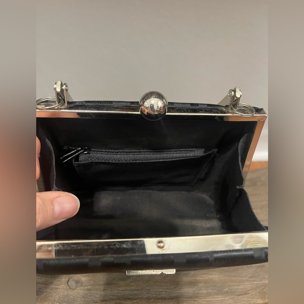 Women black and silver clutch bag  so beautiful in excellent condition - Picture 7 of 8